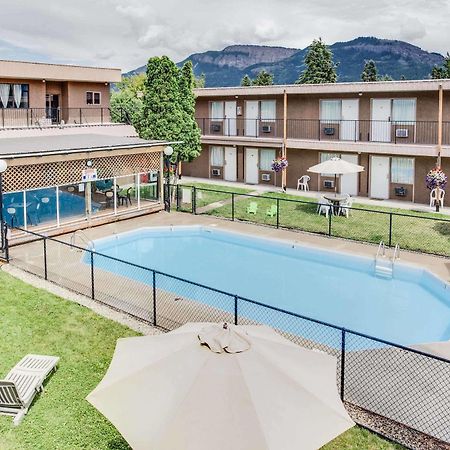 Howard Johnson By Wyndham Enderby Motel Exterior photo